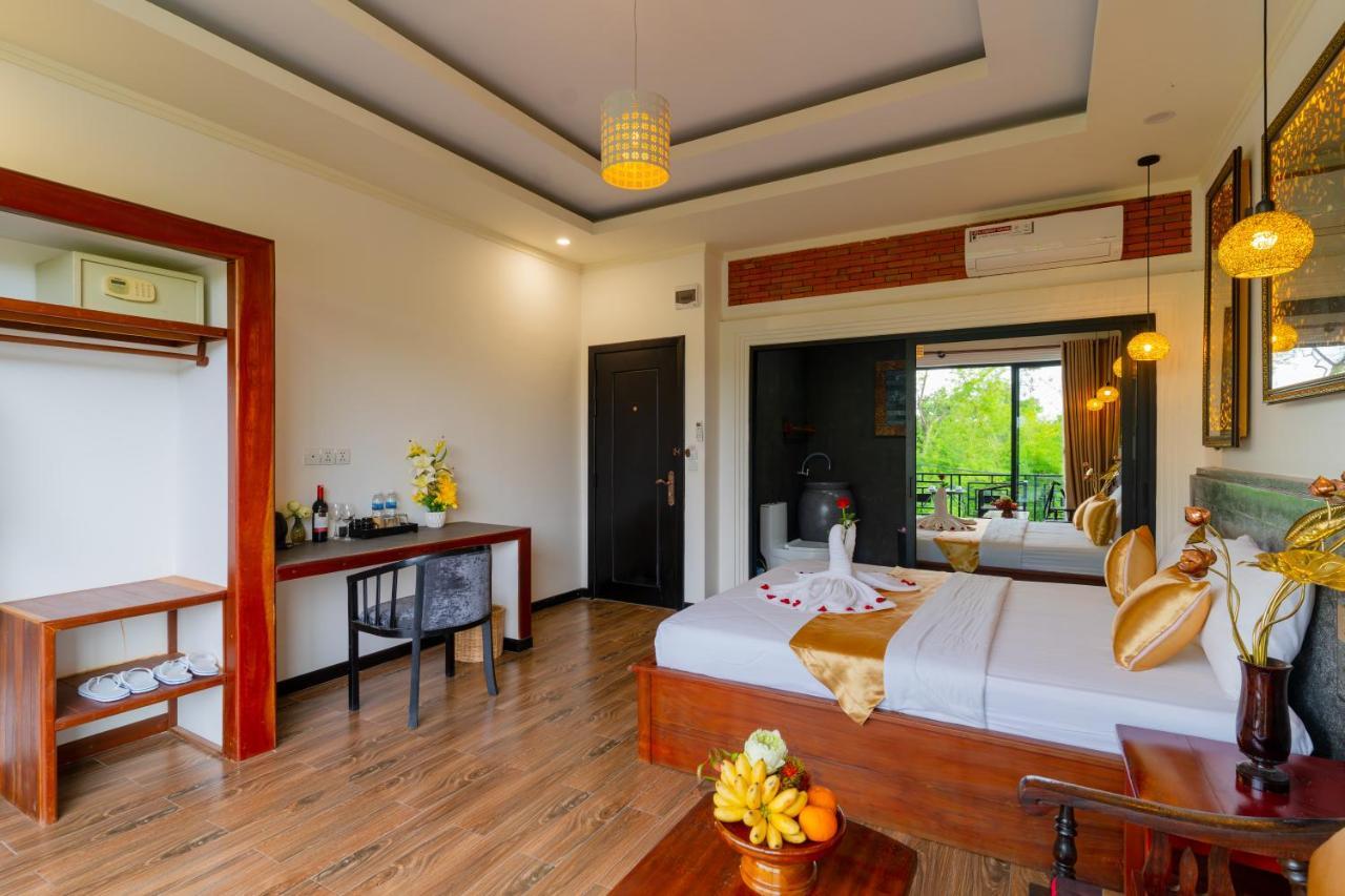 Villa Angkor Rithy Boutique Team *