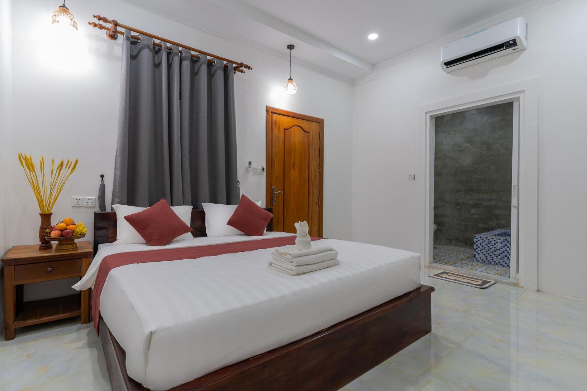 Villa Angkor Rithy Boutique Team *